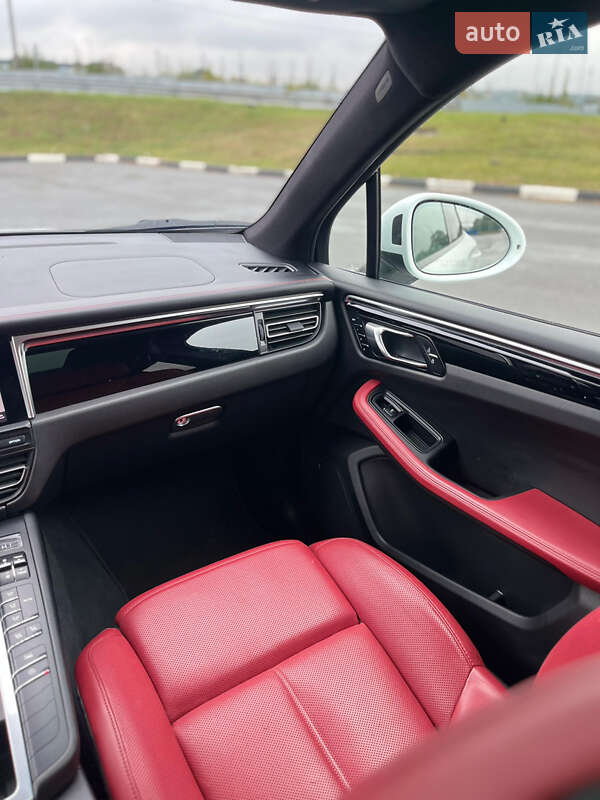 Внедорожник / Кроссовер Porsche Macan 2020 в Киеве