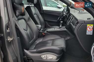Внедорожник / Кроссовер Porsche Macan 2018 в 