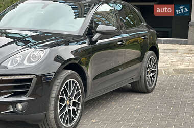 Внедорожник / Кроссовер Porsche Macan 2015 в 