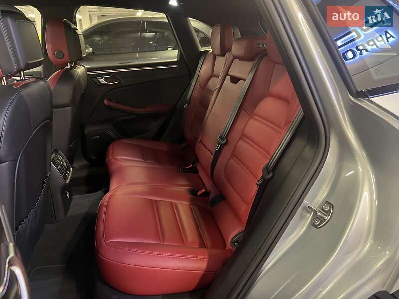 Внедорожник / Кроссовер Porsche Macan 2024 в Киеве