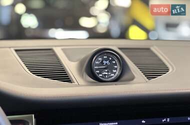 Внедорожник / Кроссовер Porsche Macan 2024 в 