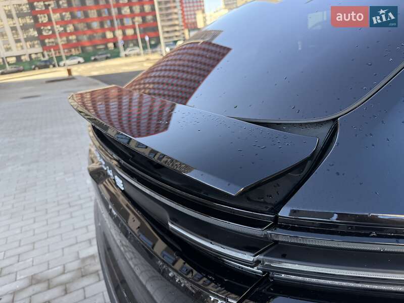 Внедорожник / Кроссовер Porsche Macan 2024 в Киеве