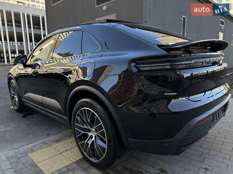 Внедорожник / Кроссовер Porsche Macan 2024 в Киеве
