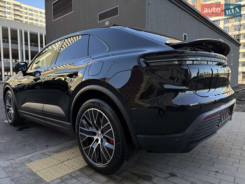 Внедорожник / Кроссовер Porsche Macan 2024 в Киеве