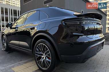 Внедорожник / Кроссовер Porsche Macan 2024 в 