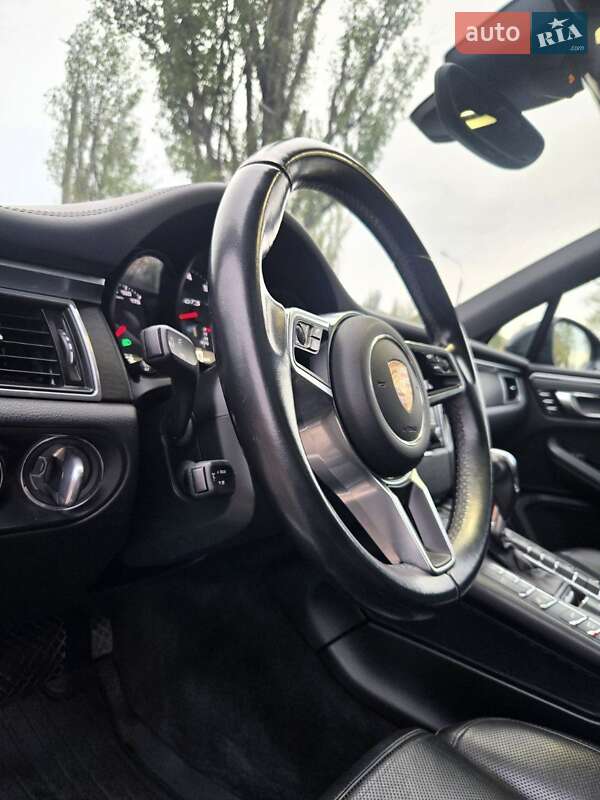 Позашляховик / Кросовер Porsche Macan 2016 в Кам'янському