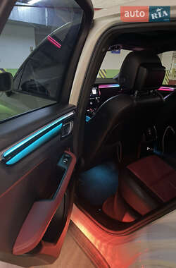 Внедорожник / Кроссовер Porsche Macan 2021 в 