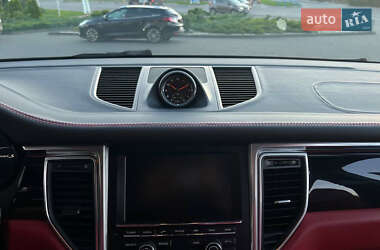 Внедорожник / Кроссовер Porsche Macan 2014 в 