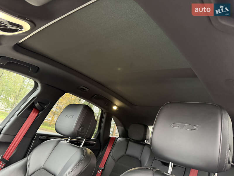 Внедорожник / Кроссовер Porsche Macan 2016 в Киеве