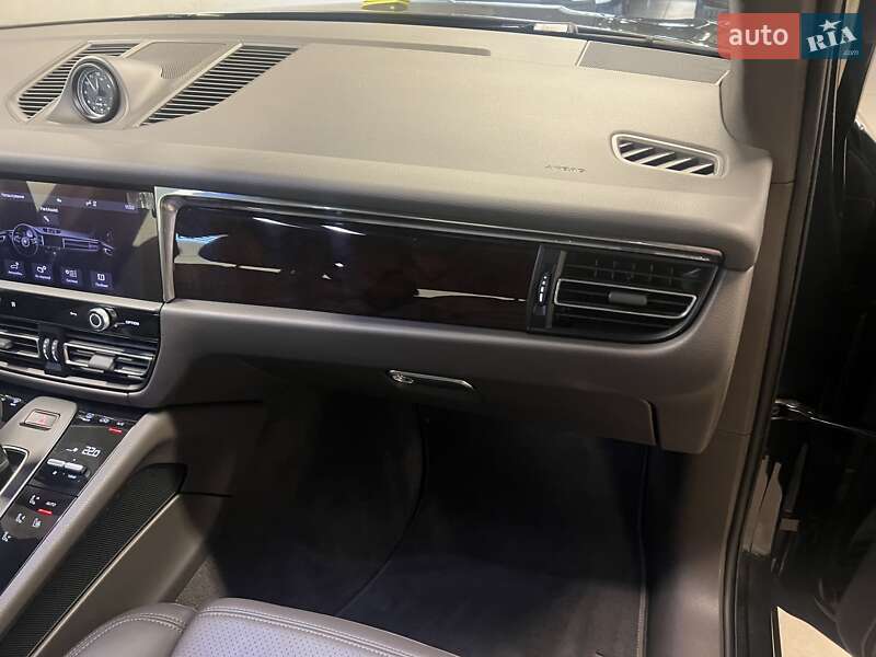 Внедорожник / Кроссовер Porsche Macan 2024 в Киеве