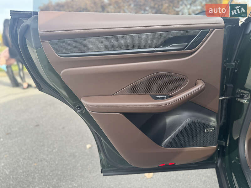 Позашляховик / Кросовер Porsche Macan 2024 в Києві