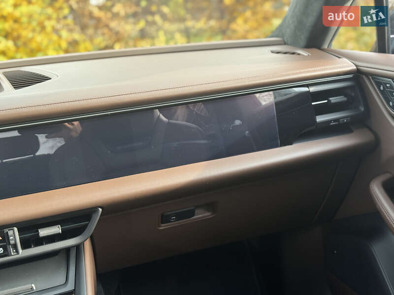 Позашляховик / Кросовер Porsche Macan 2024 в Києві