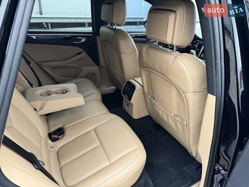 Внедорожник / Кроссовер Porsche Macan 2018 в Киеве