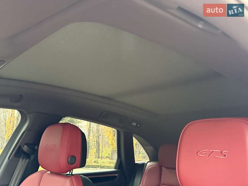 Позашляховик / Кросовер Porsche Macan 2022 в Києві