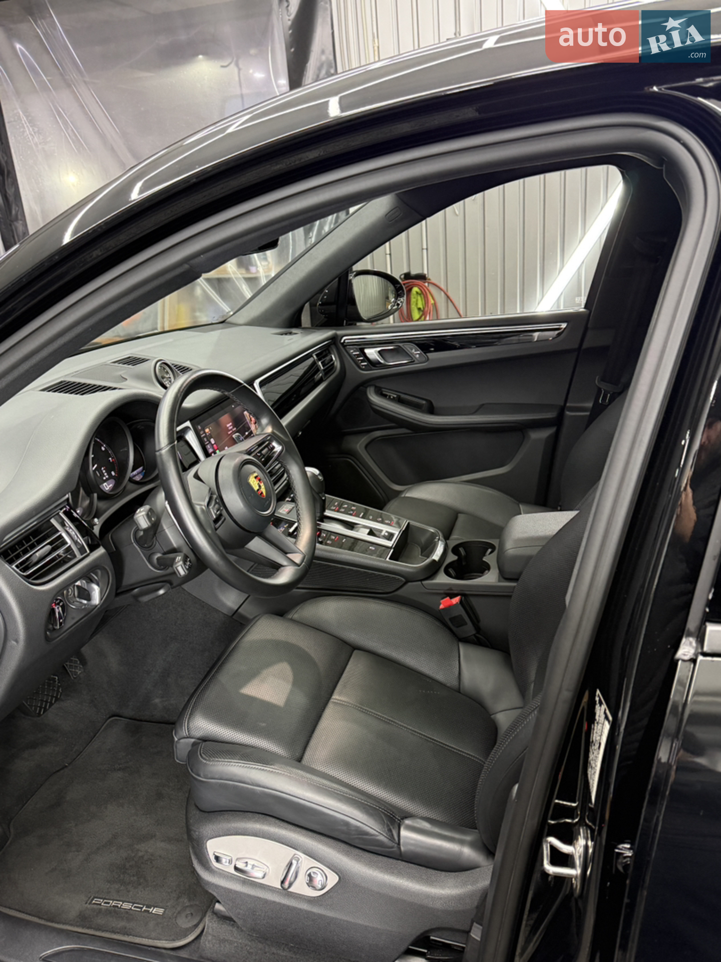 2022 Porsche Macan - мініатюра 16