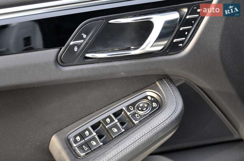 Позашляховик / Кросовер Porsche Macan 2015 в Києві