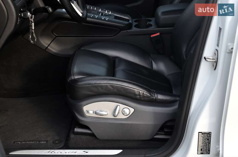 Позашляховик / Кросовер Porsche Macan 2015 в Києві