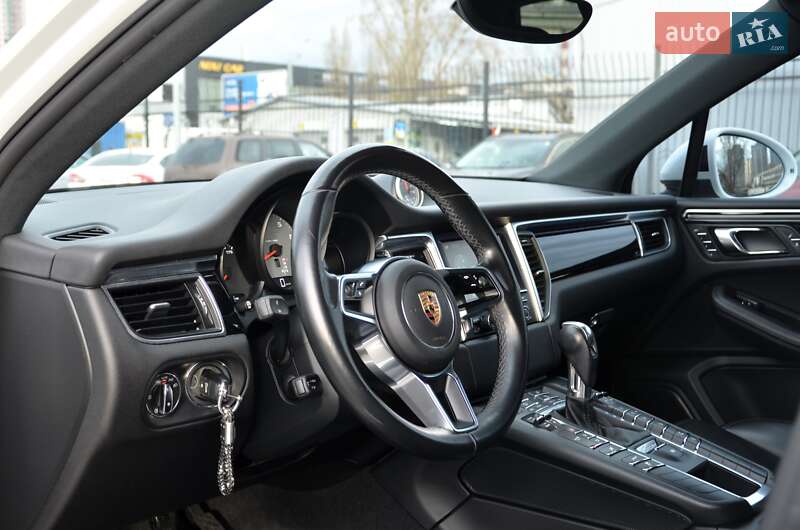Позашляховик / Кросовер Porsche Macan 2015 в Києві