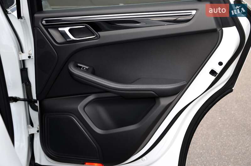 Позашляховик / Кросовер Porsche Macan 2015 в Києві