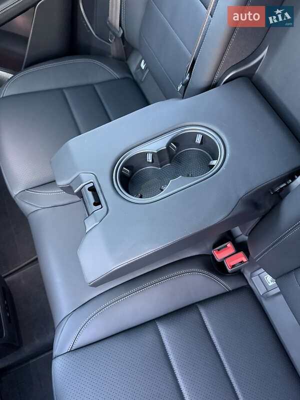 Внедорожник / Кроссовер Porsche Macan 2025 в Львове