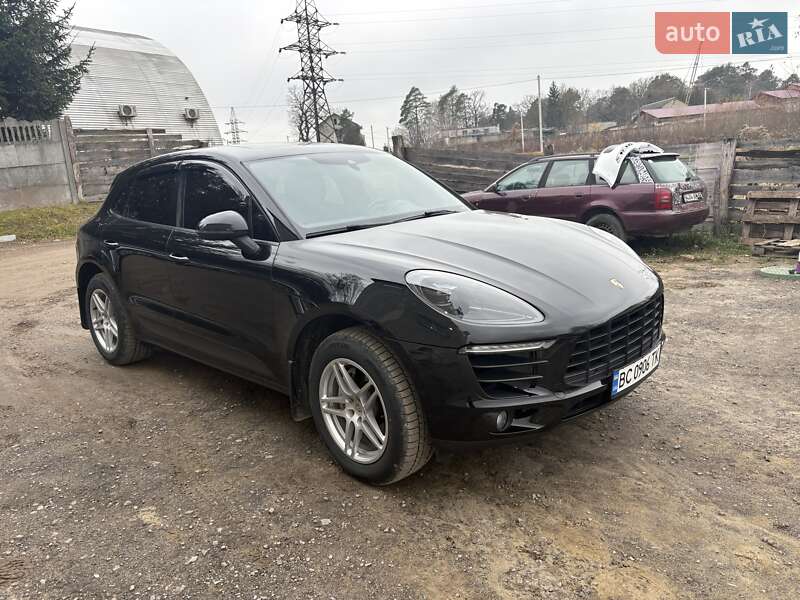 Позашляховик / Кросовер Porsche Macan 2017 в Новояворівську
