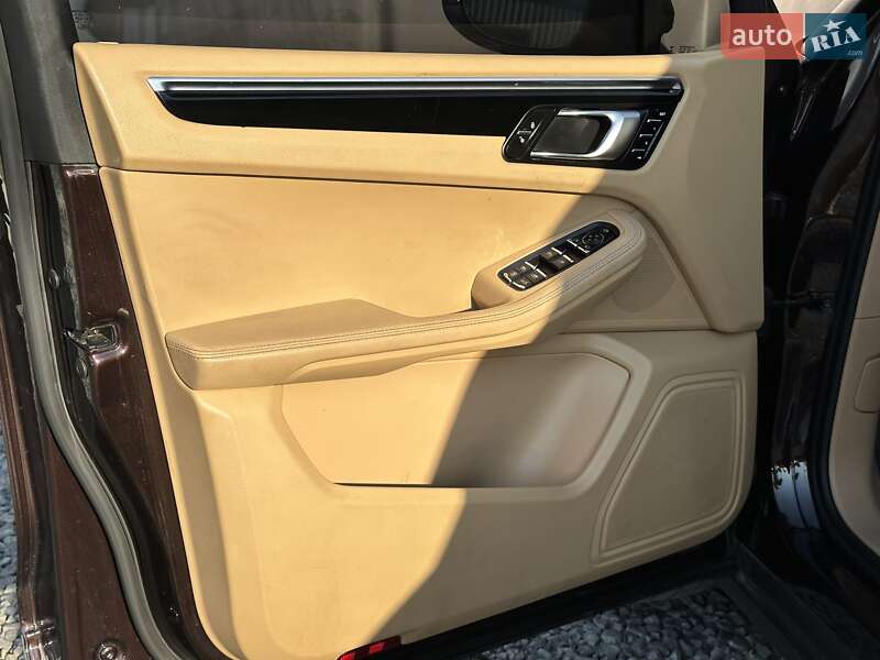 Позашляховик / Кросовер Porsche Macan 2015 в Львові