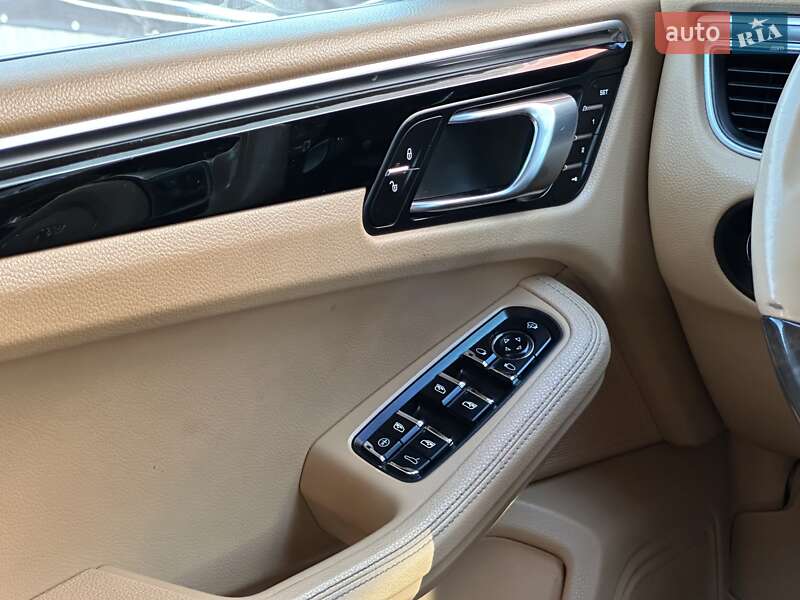 Позашляховик / Кросовер Porsche Macan 2015 в Львові