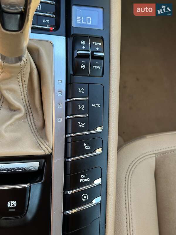 Позашляховик / Кросовер Porsche Macan 2015 в Львові