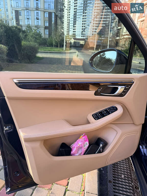 Внедорожник / Кроссовер Porsche Macan 2017 в Киеве фото 5 Внедорожник / Кроссовер Porsche Macan 2017 в Киеве