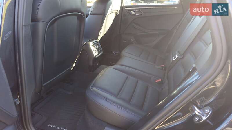 Позашляховик / Кросовер Porsche Macan 2021 в Сумах