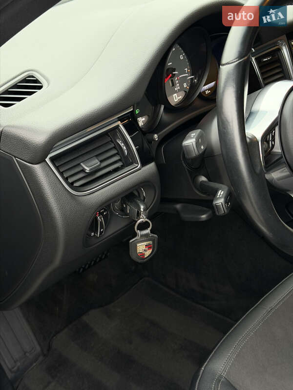 Позашляховик / Кросовер Porsche Macan 2015 в Хмельницькому