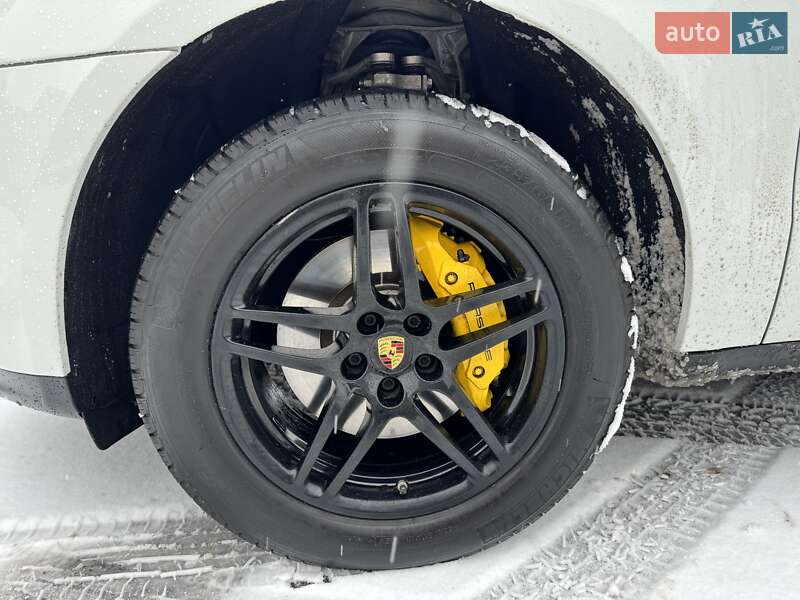 Внедорожник / Кроссовер Porsche Macan 2021 в Киеве