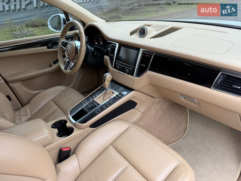 Внедорожник / Кроссовер Porsche Macan 2016 в Киеве