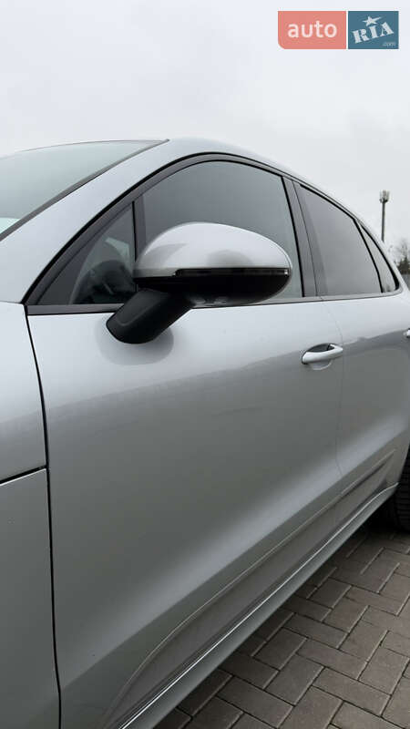 Внедорожник / Кроссовер Porsche Macan 2015 в Черновцах