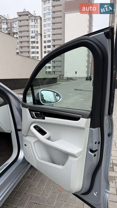 Внедорожник / Кроссовер Porsche Macan 2015 в Черновцах