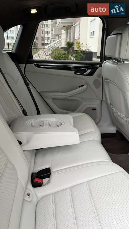 Внедорожник / Кроссовер Porsche Macan 2015 в Черновцах