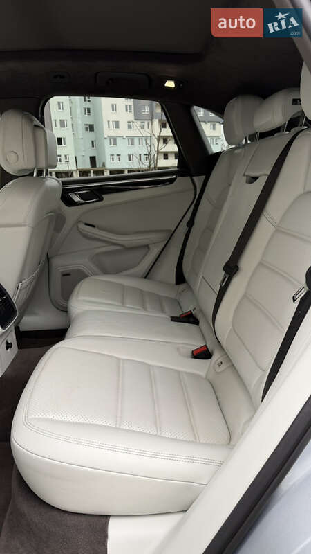 Внедорожник / Кроссовер Porsche Macan 2015 в Черновцах