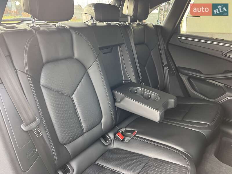 Внедорожник / Кроссовер Porsche Macan 2016 в Киеве