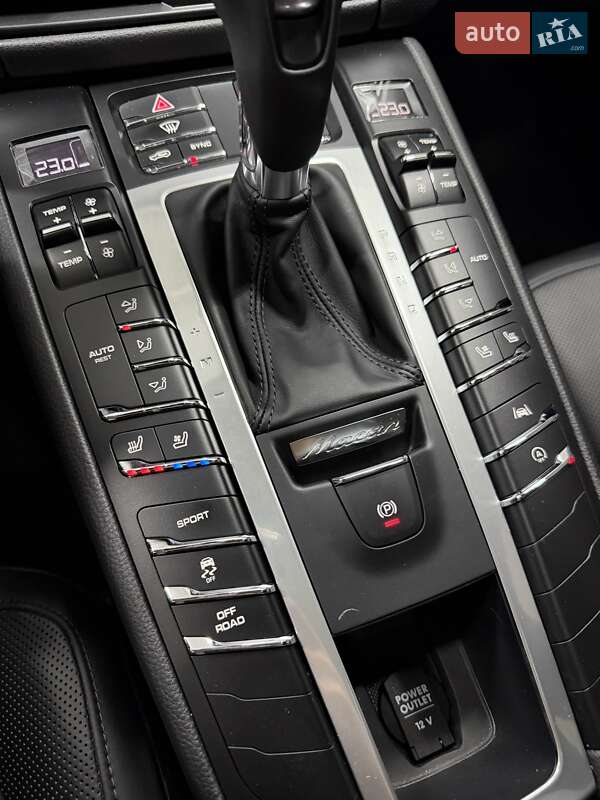 Внедорожник / Кроссовер Porsche Macan 2021 в Киеве