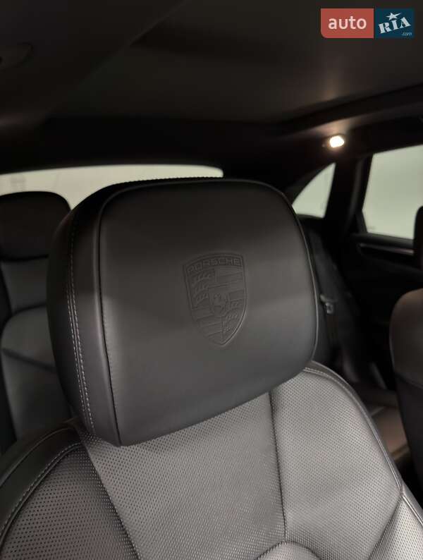 Внедорожник / Кроссовер Porsche Macan 2021 в Киеве