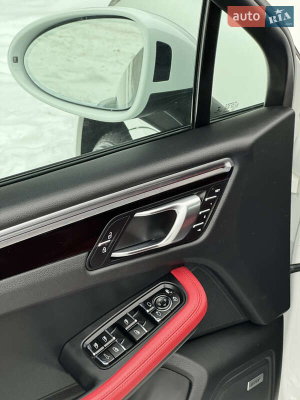 Внедорожник / Кроссовер Porsche Macan 2021 в Киеве