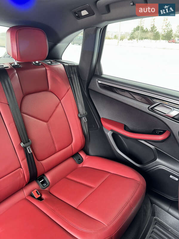 Внедорожник / Кроссовер Porsche Macan 2021 в Киеве