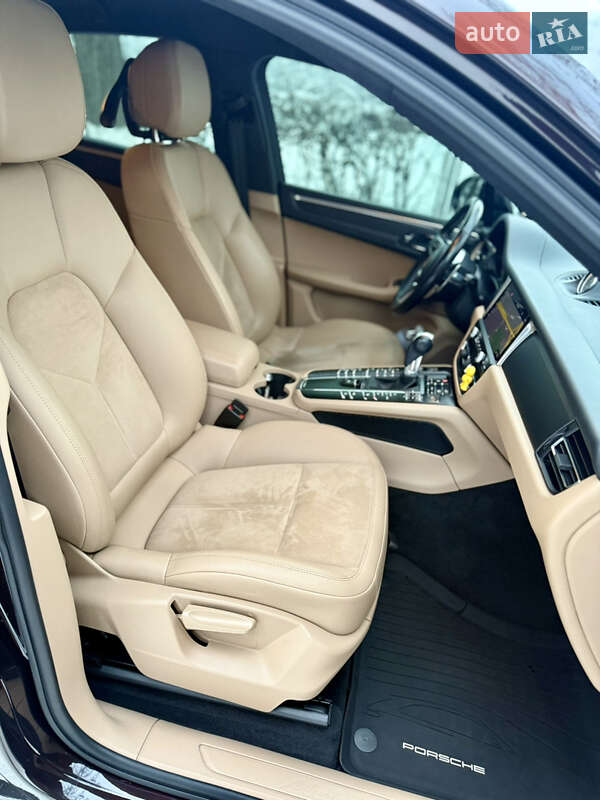 Внедорожник / Кроссовер Porsche Macan 2020 в Звягеле