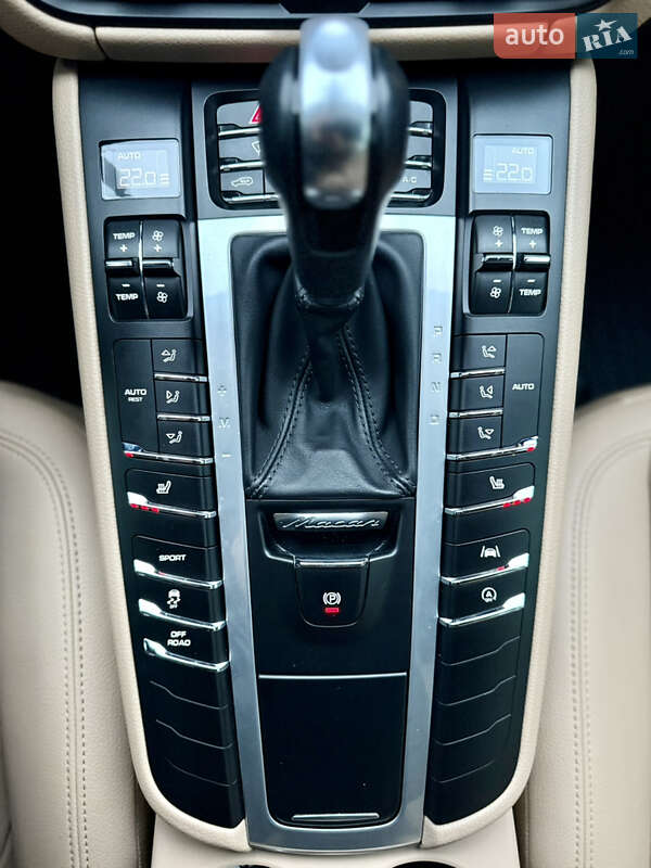 Внедорожник / Кроссовер Porsche Macan 2020 в Звягеле