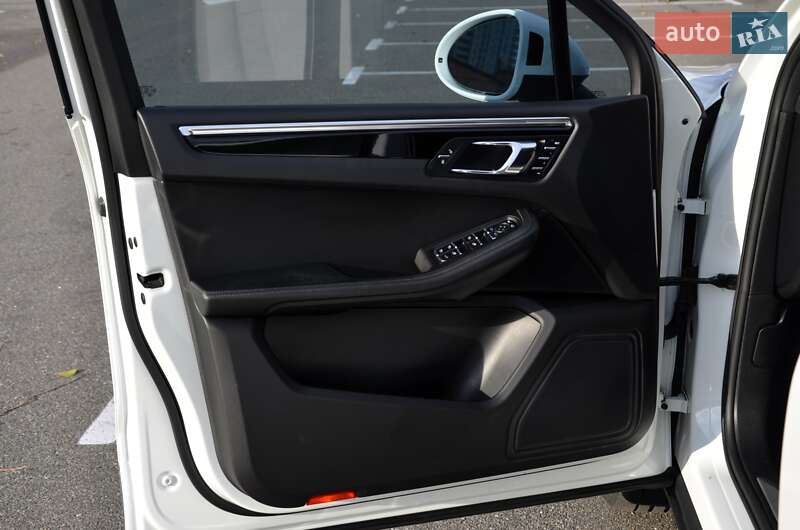 Внедорожник / Кроссовер Porsche Macan 2015 в Киеве фото 20 Внедорожник / Кроссовер Porsche Macan 2015 в Киеве