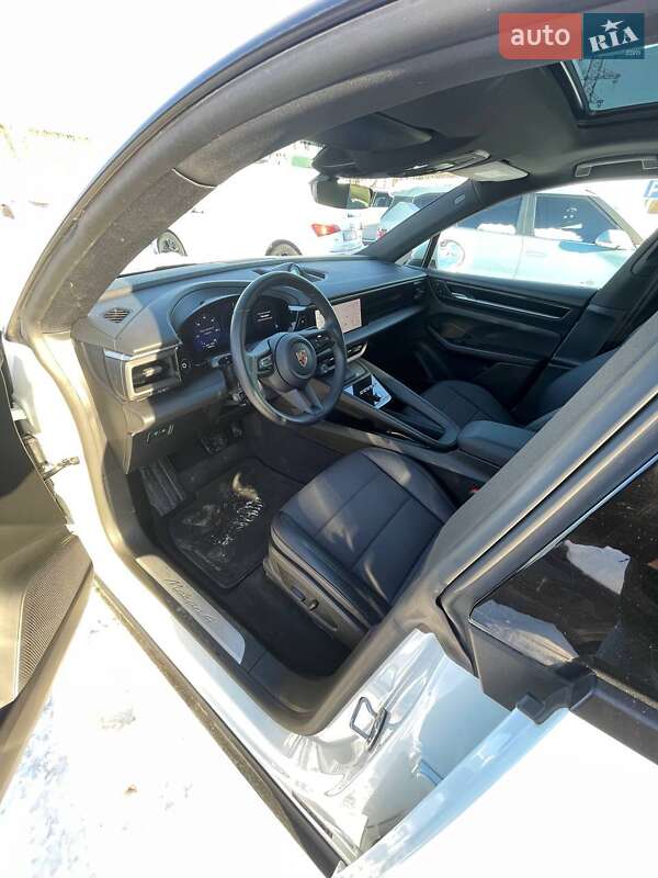 Внедорожник / Кроссовер Porsche Macan 2024 в Львове