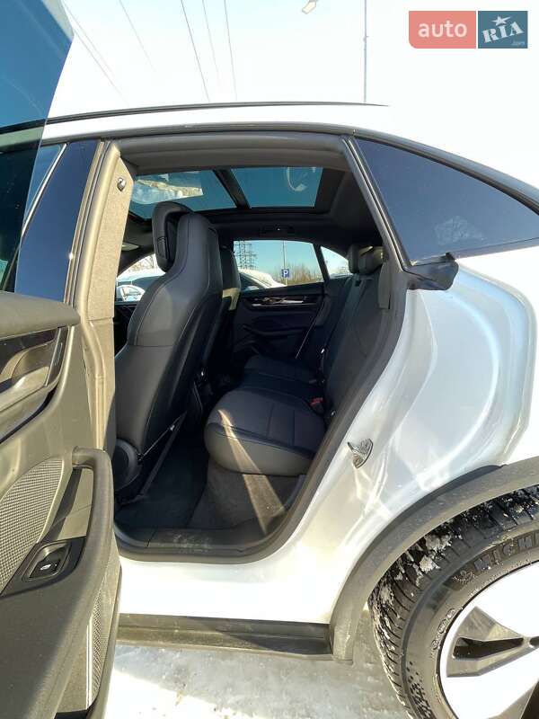 Внедорожник / Кроссовер Porsche Macan 2024 в Львове