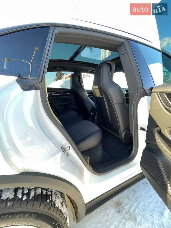 Внедорожник / Кроссовер Porsche Macan 2024 в Львове