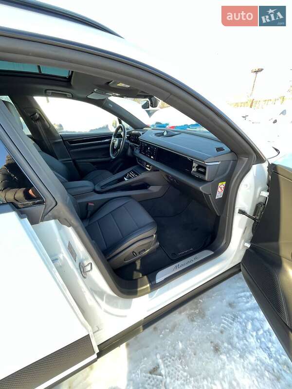 Внедорожник / Кроссовер Porsche Macan 2024 в Львове