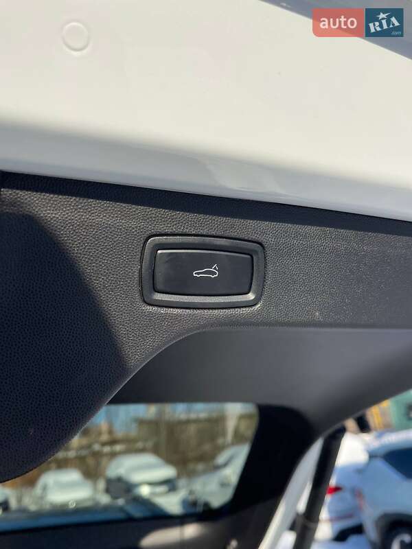 Внедорожник / Кроссовер Porsche Macan 2024 в Львове